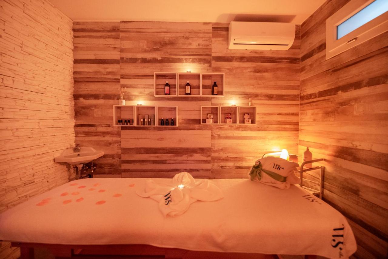 Aparthotel White & Spa *