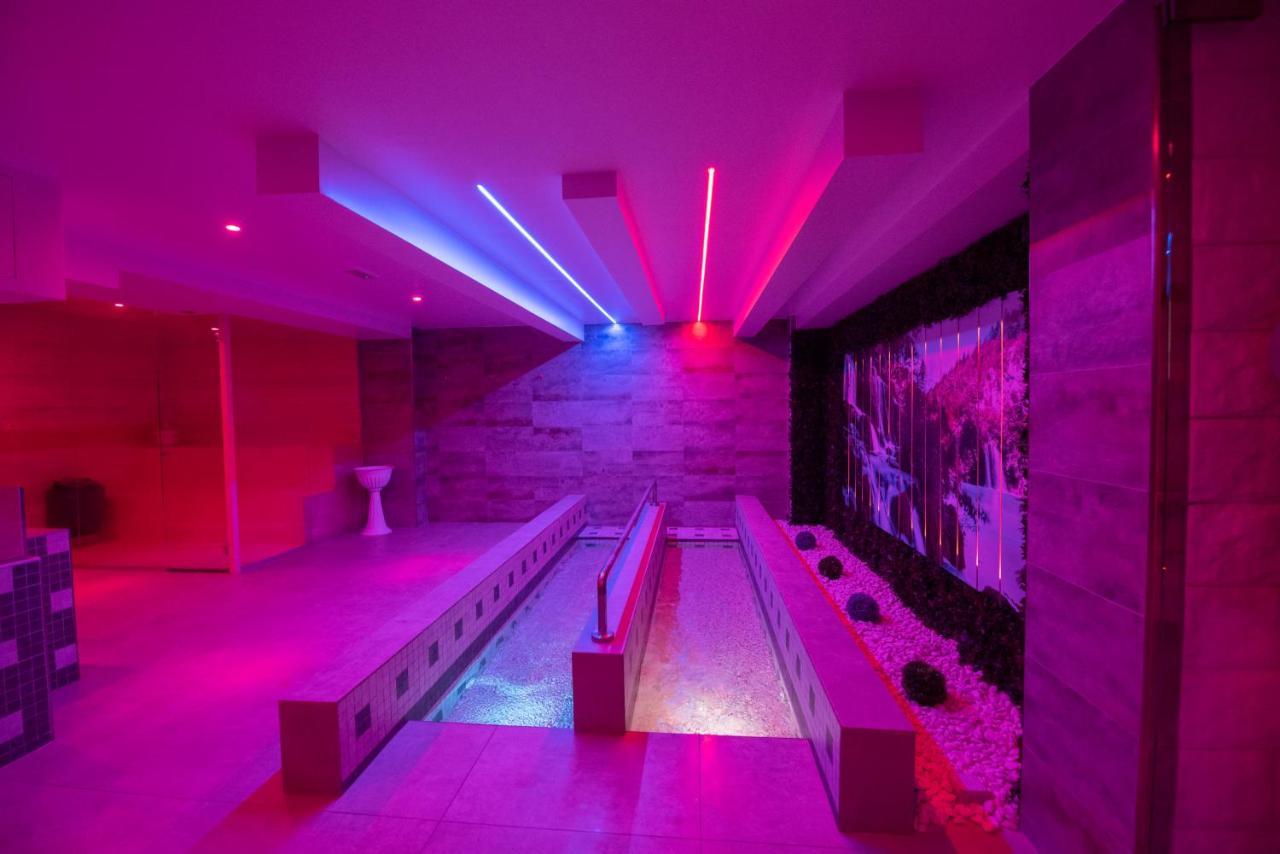 White & Spa Aparthotel Avola