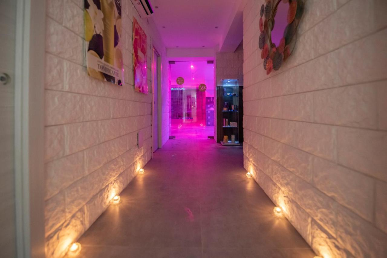 White & Spa *